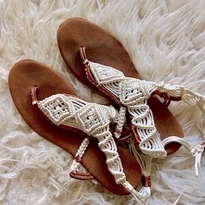 Sandals size 6 great condition